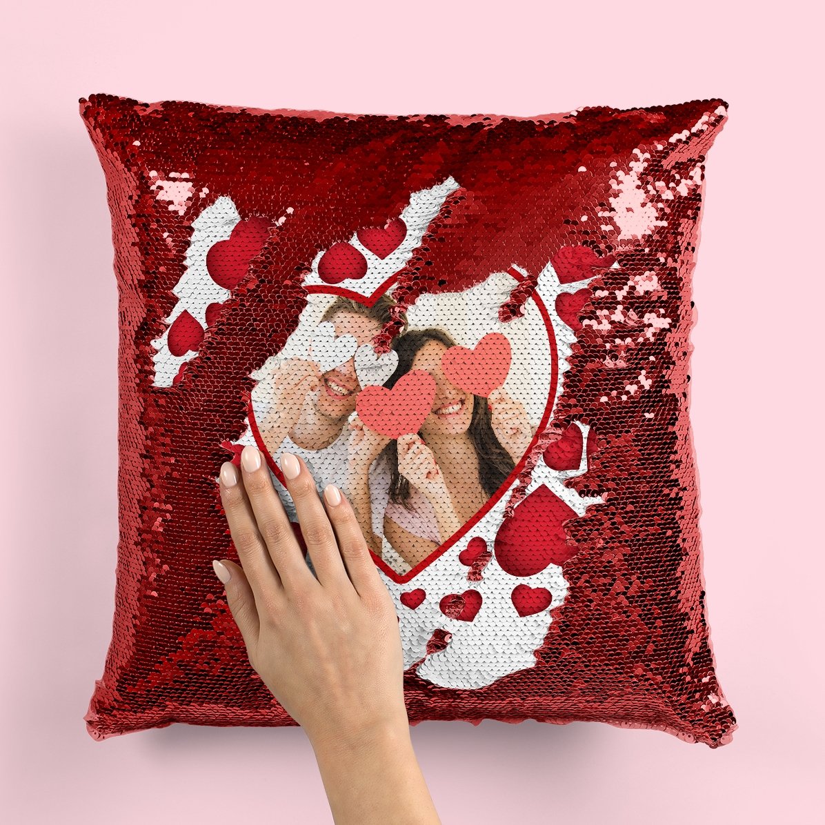 Cojín con lentejuelas personalizado con una foto y corazoncitos
