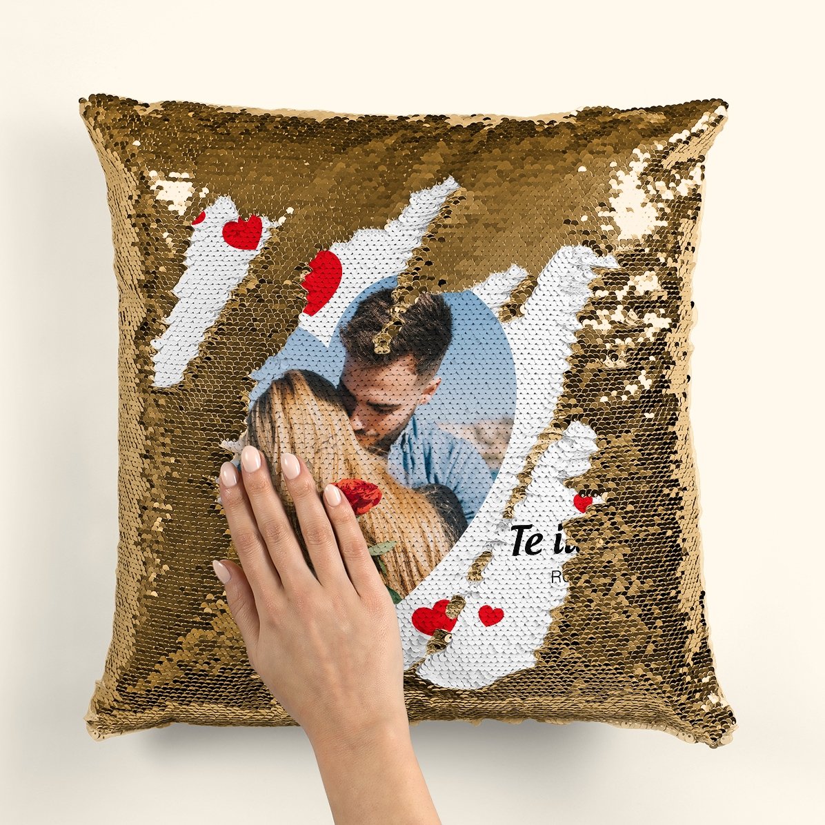 Cojín con lentejuelas personalizado con una foto y un mensaje de amor