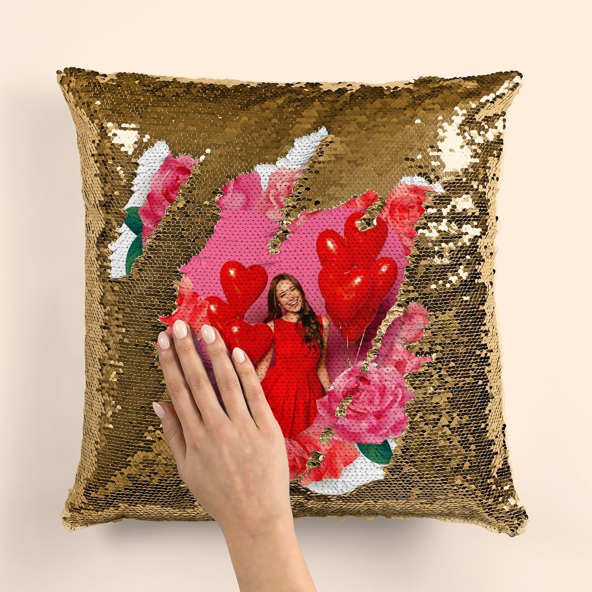 Cojín con lentejuelas personalizado con una foto y rosas