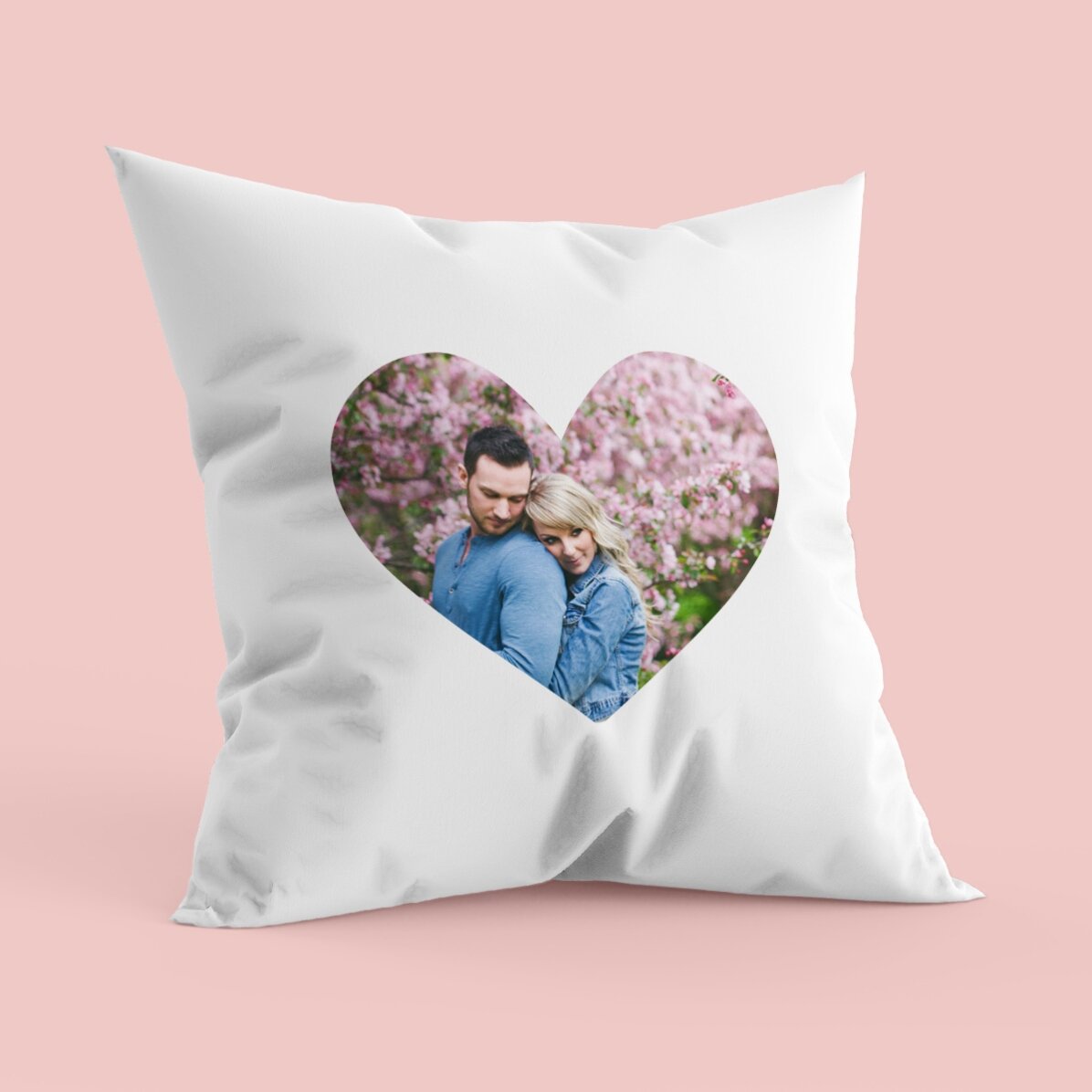 Cojín personalizado con una foto en forma de corazón