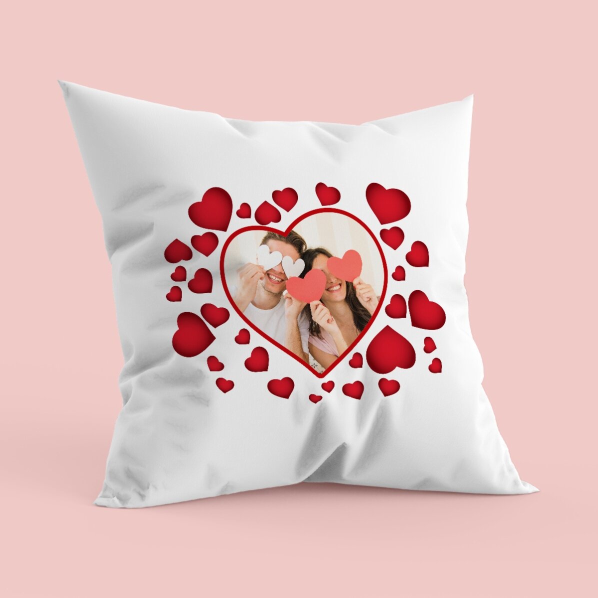 Cojín personalizado con una foto y corazoncitos