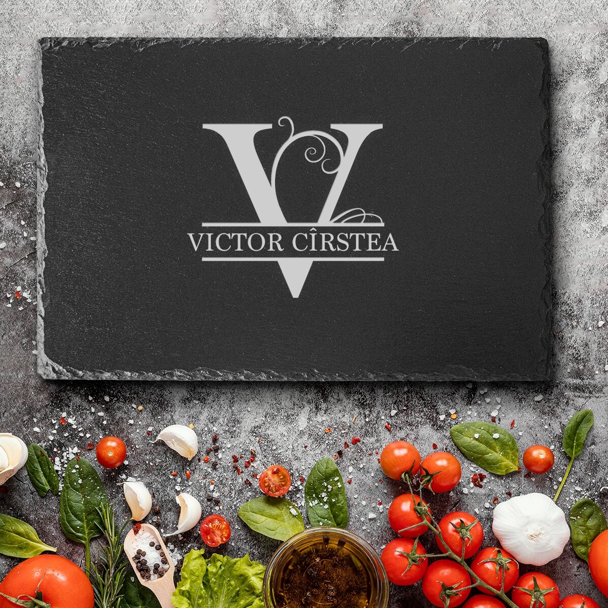 Placa de pizarra grabada y personalizada con monograma y texto
