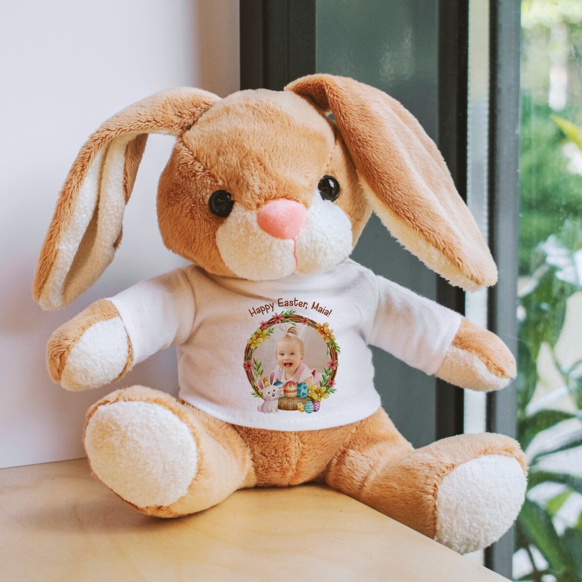 Además, un conejito personalizado con una foto y un texto: ¡Feliz Pascua!