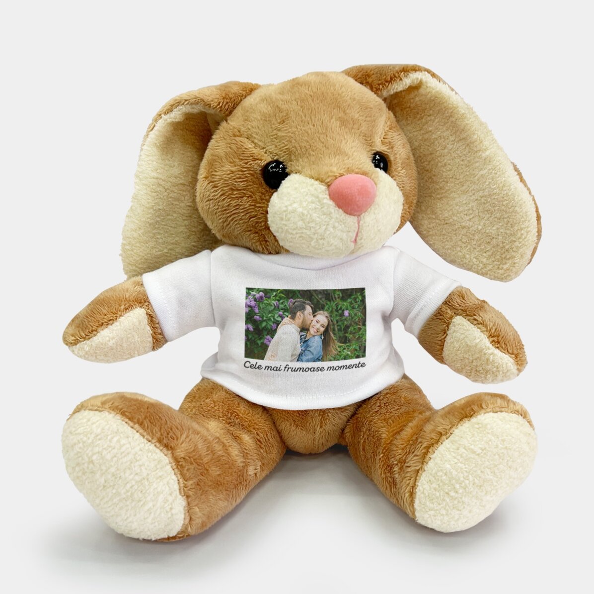 Además, un conejito personalizado con una foto y un texto