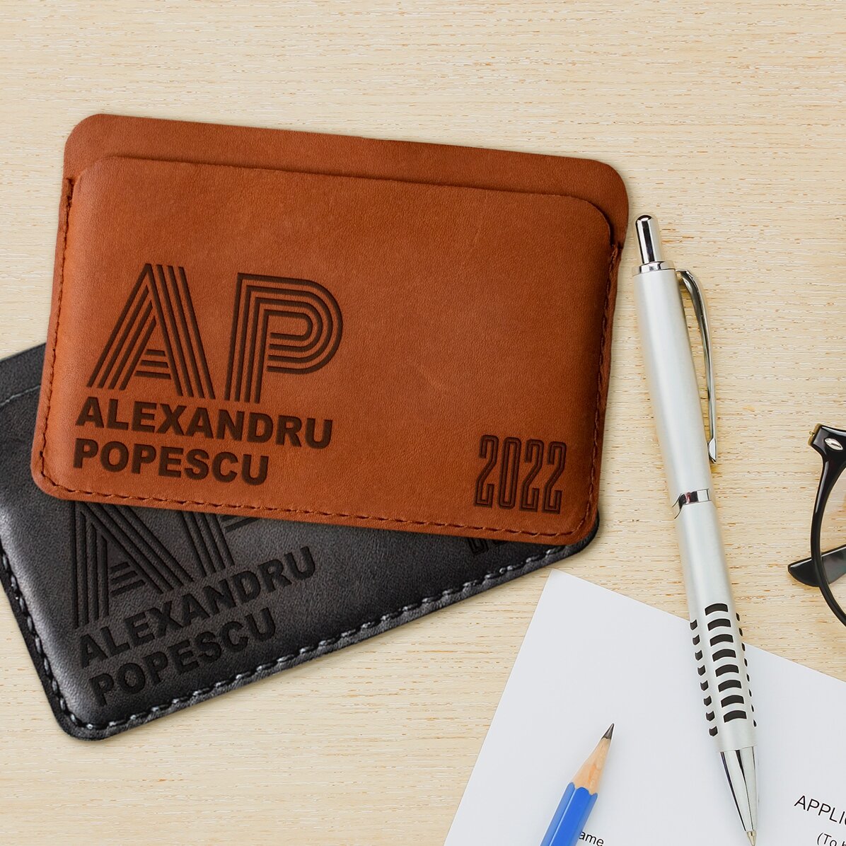 Cartera de piel personalizada con iniciales, nombre y año
