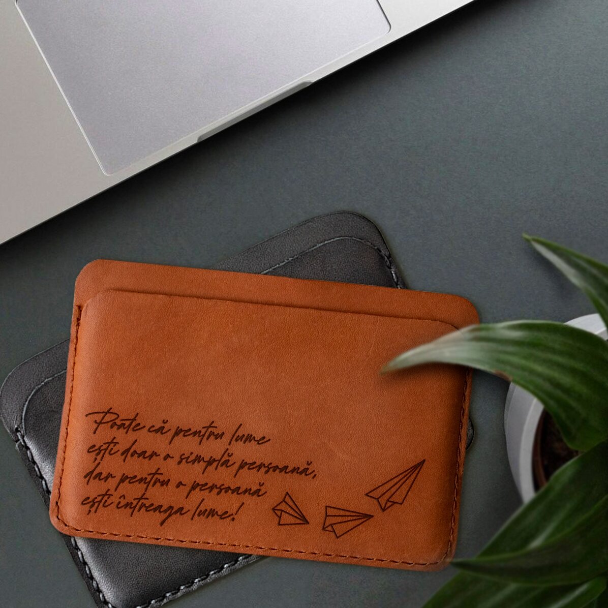 Cartera de piel personalizada con mensaje: «¡Eres el mundo entero!»