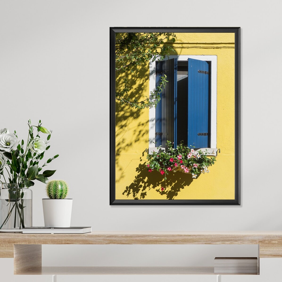 Póster «La ventana azul con flores»