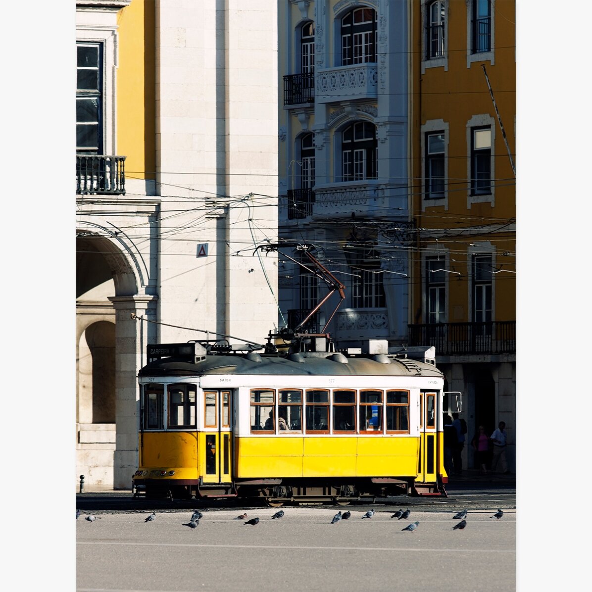 Cartel: Tranvía amarillo en Lisboa, Portugal