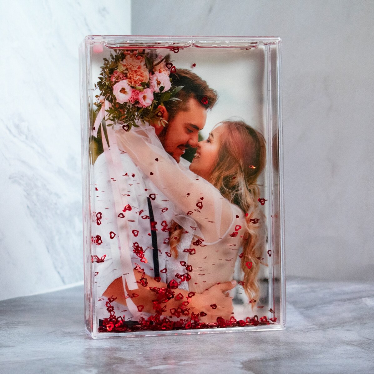 Marco de fotos de escritorio con corazoncitos, personalizado con una foto