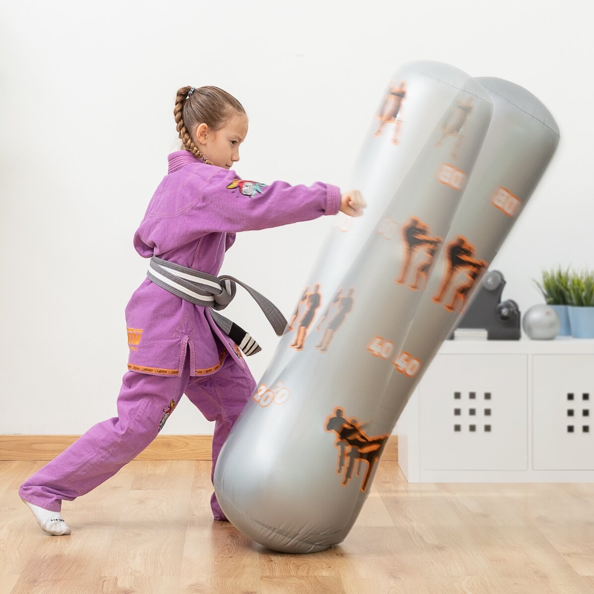 Inflatable boxing bag for children with stand