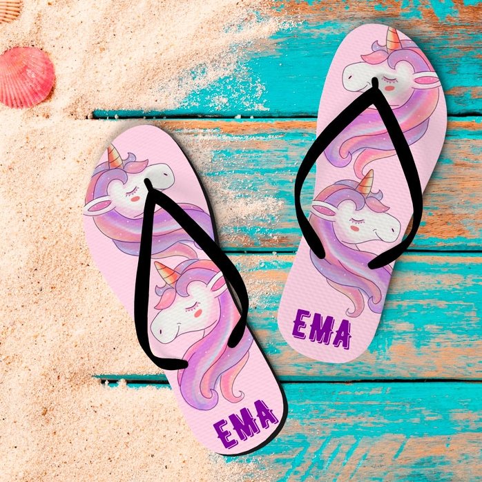 Chanclas personalizadas para niños con un unicornio y un texto