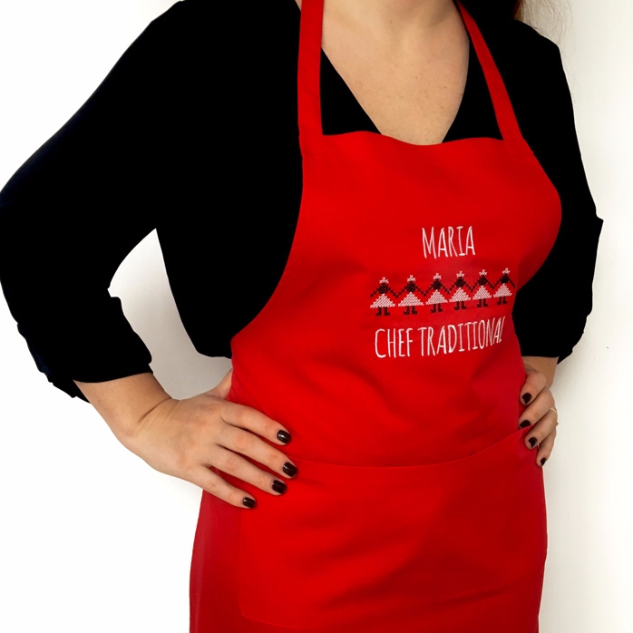 Prenda personalizada con bordado tradicional en rojo