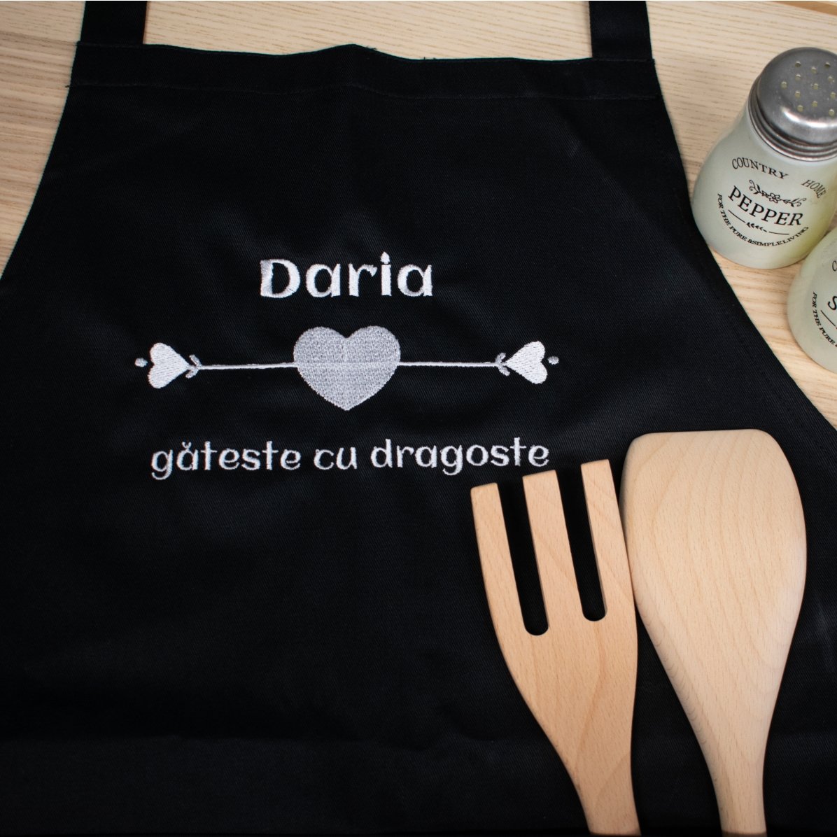 Letrero personalizado con texto: «Cocinamos con amor»