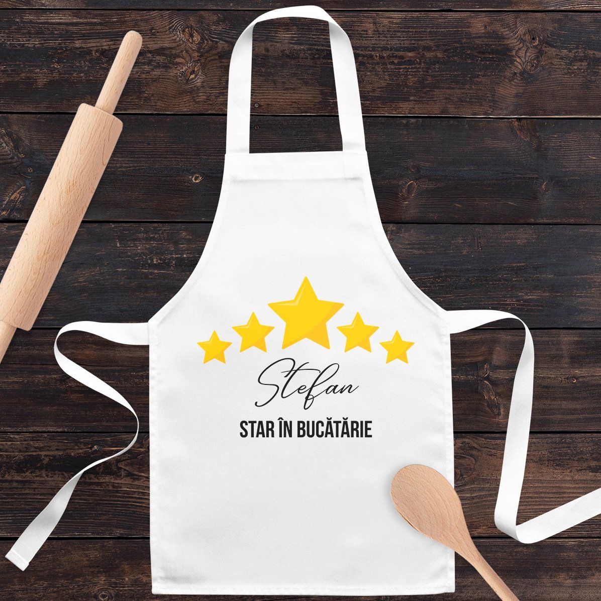 Taza personalizada para niños con texto: «La estrella de la cocina»