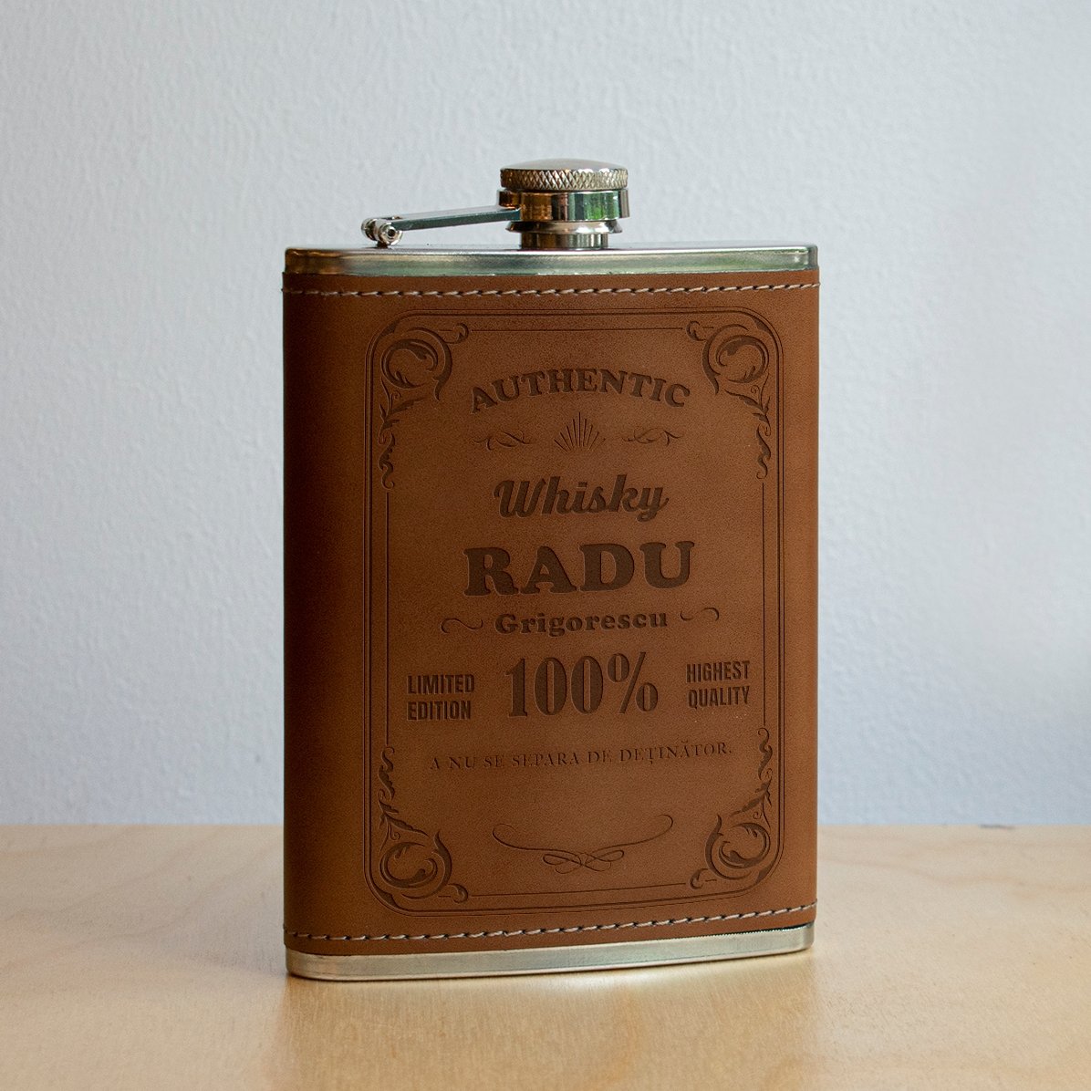 Botella de bolsillo personalizada forrada en piel - Authentic Drink