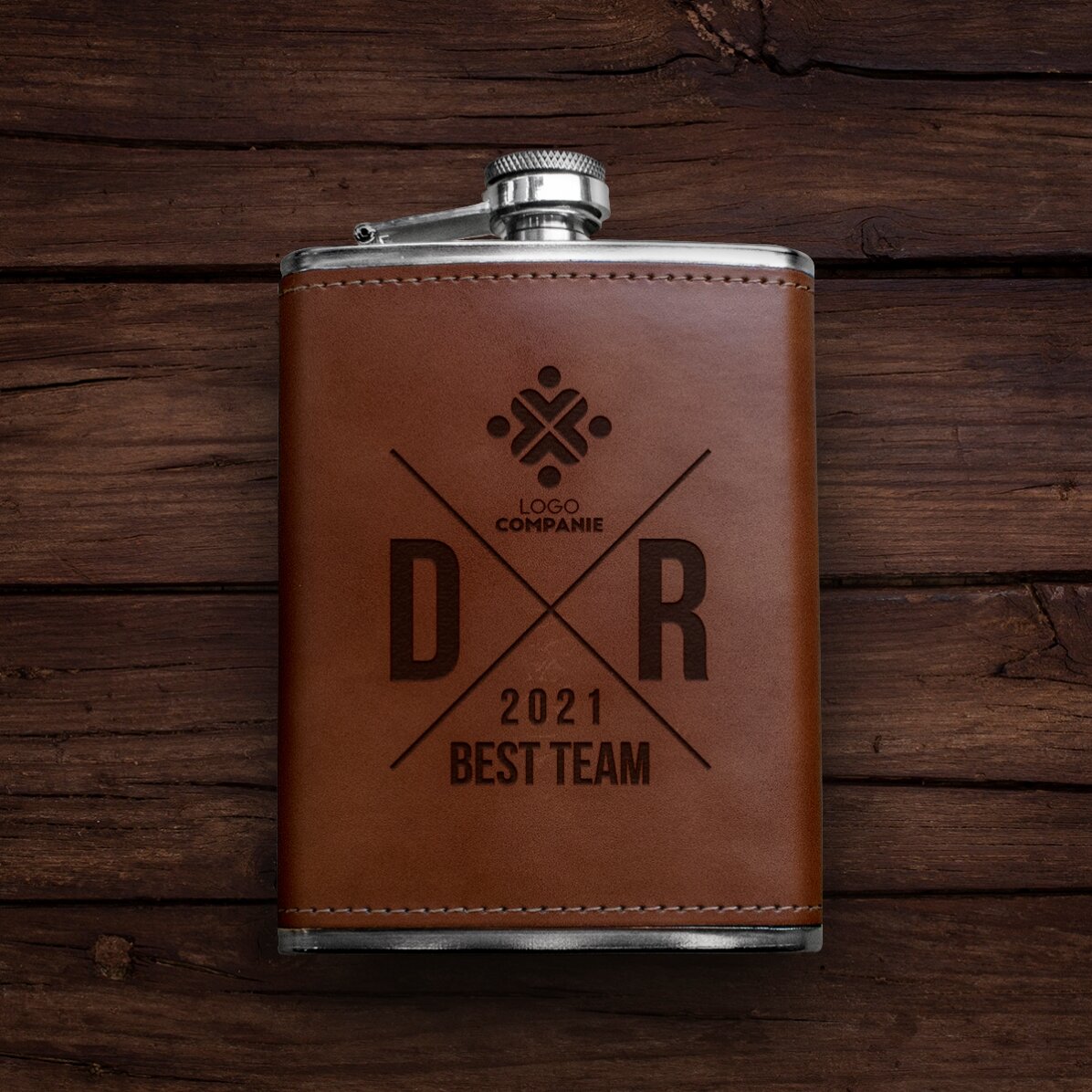 Botella de bolsillo forrada en piel, personalizada con logotipo e iniciales