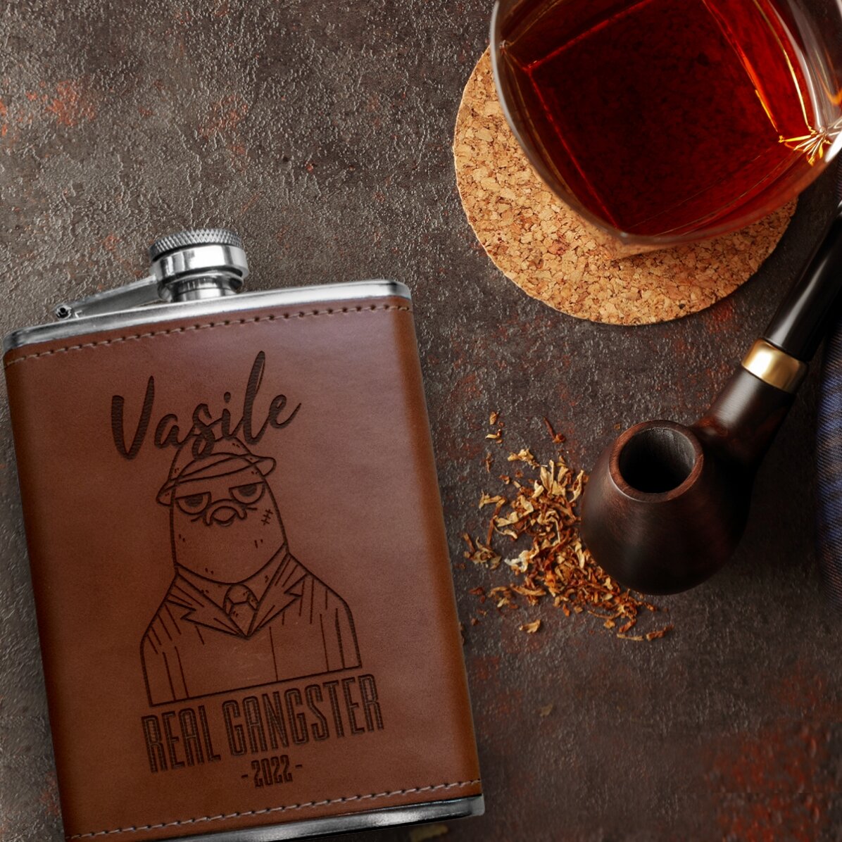 Botella de bolsillo forrada en piel y personalizada con nombre - Gangster