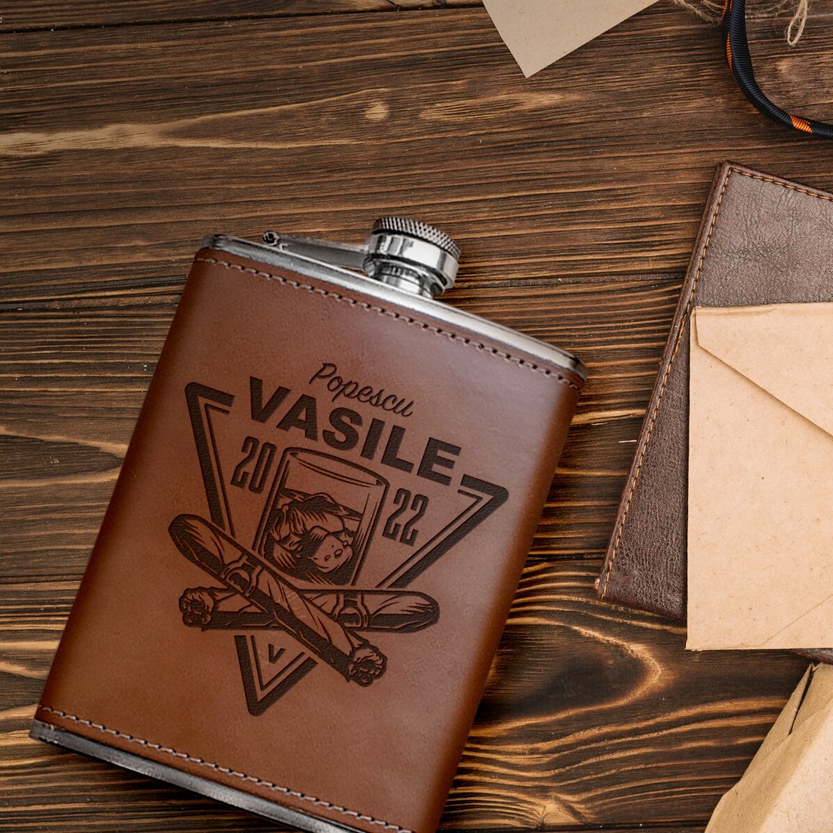 Botella de bolsillo forrada en piel, personalizada con nombre y año - Wishkey