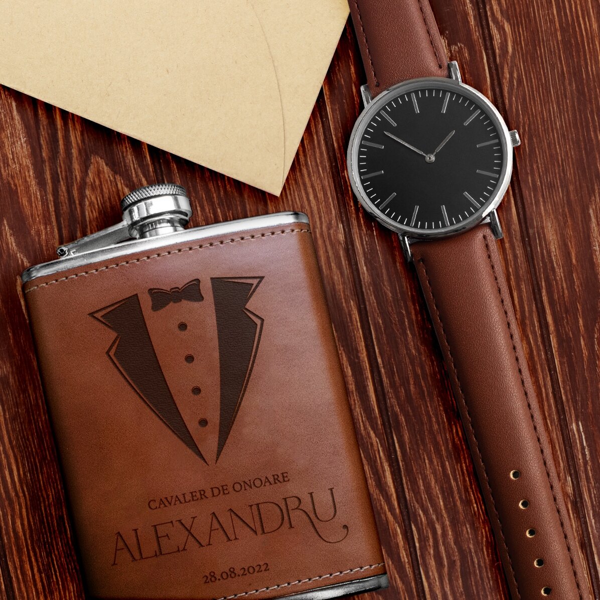 Botella de bolsillo forrada en piel y personalizada con texto - Para los padrinos de boda