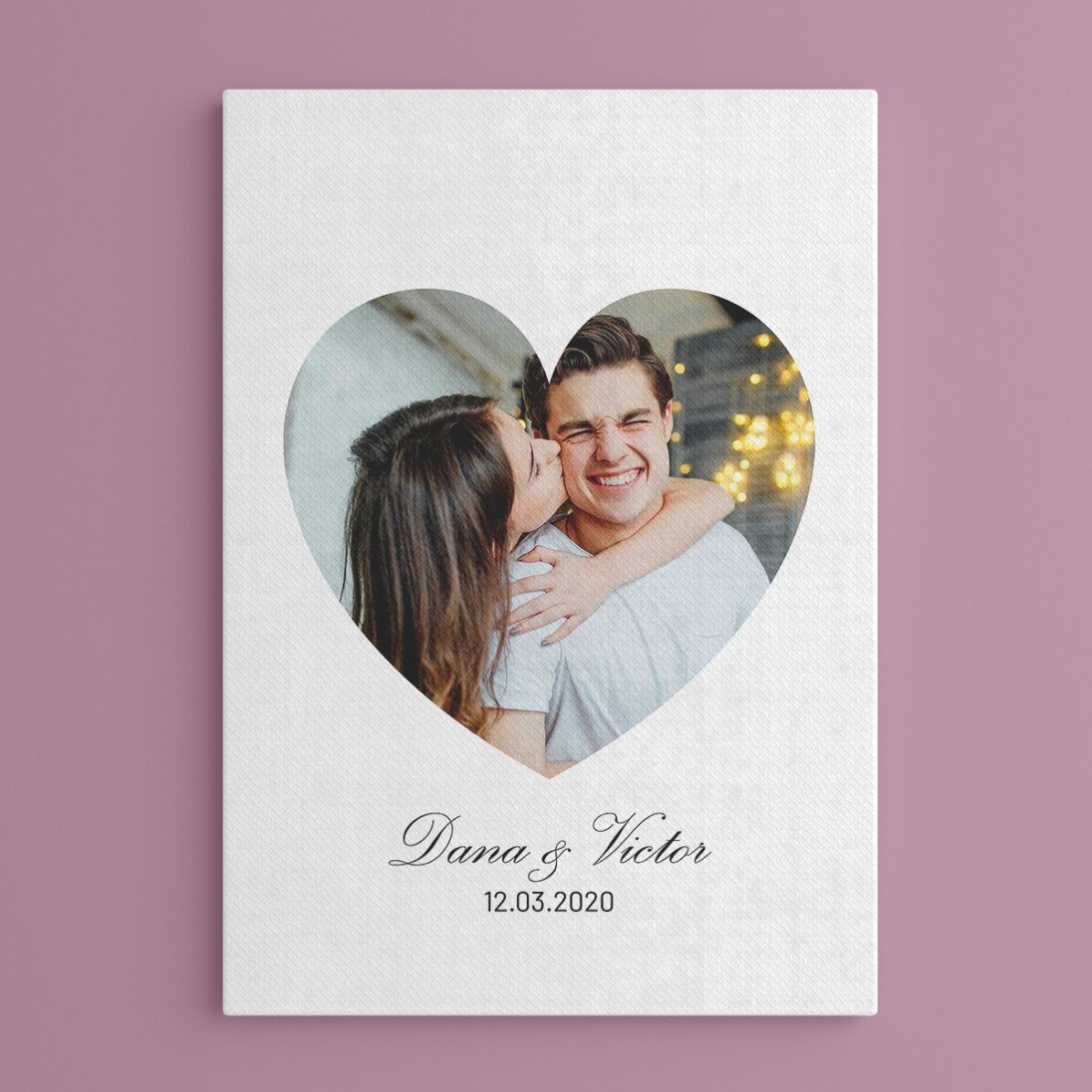 Cuadro personalizado con una foto en forma de corazón y el texto: «¡Te quiero!»