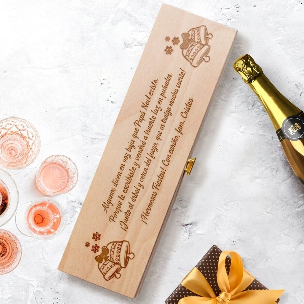 Caja de vino espumoso personalizada con un mensaje navideño