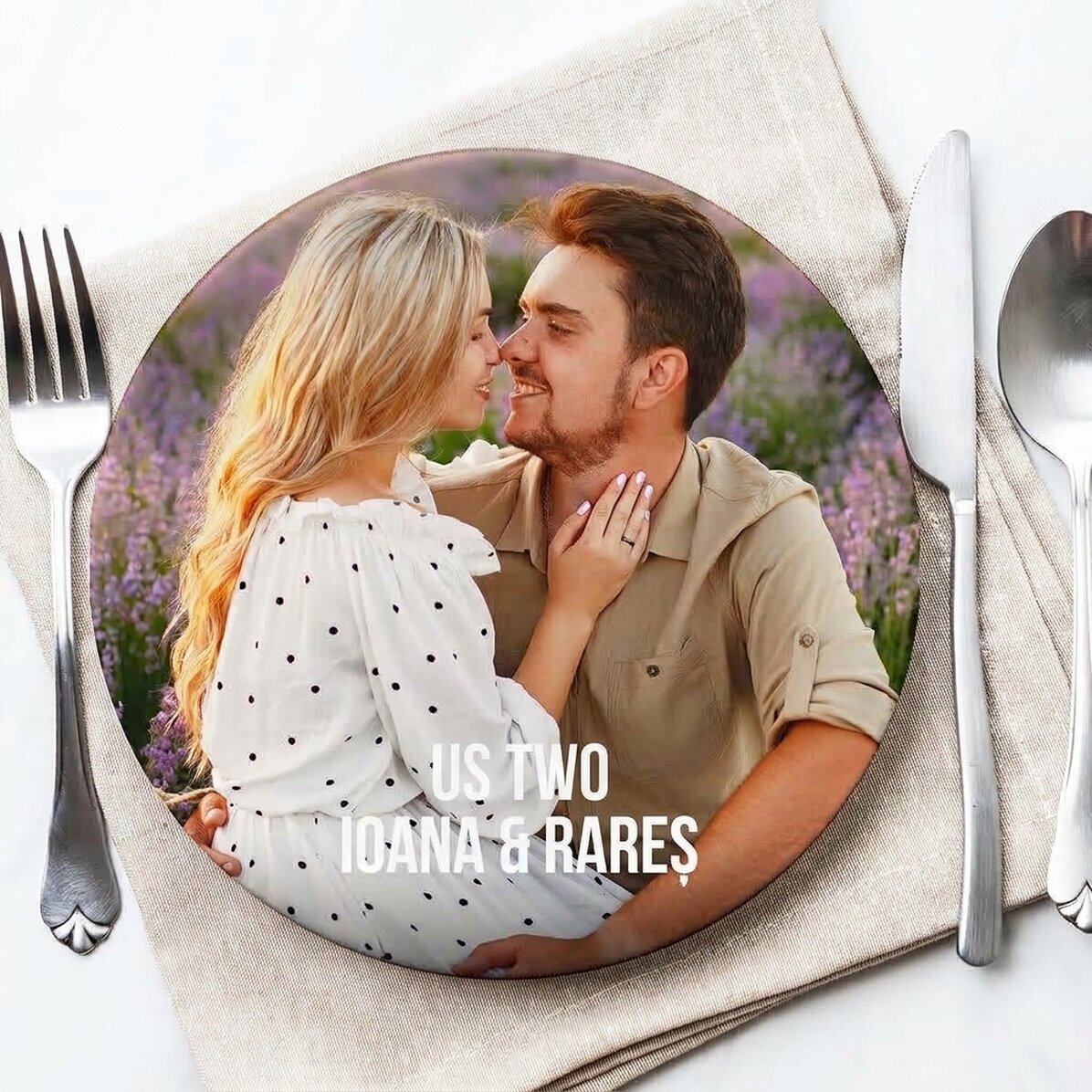 Plato personalizado con una foto y un texto: «Nosotros dos»