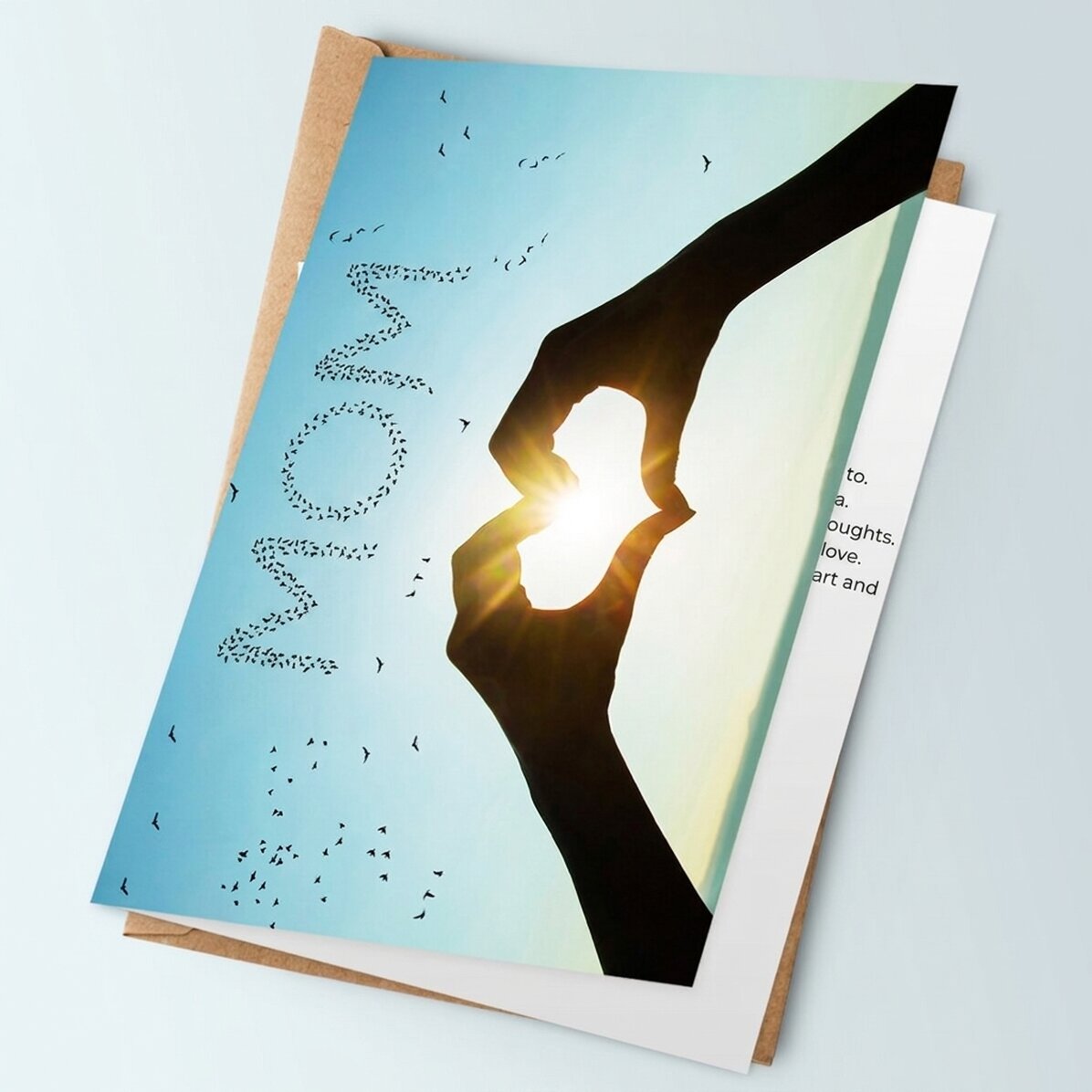 Tarjeta de felicitación personalizada con un corazón en el cielo