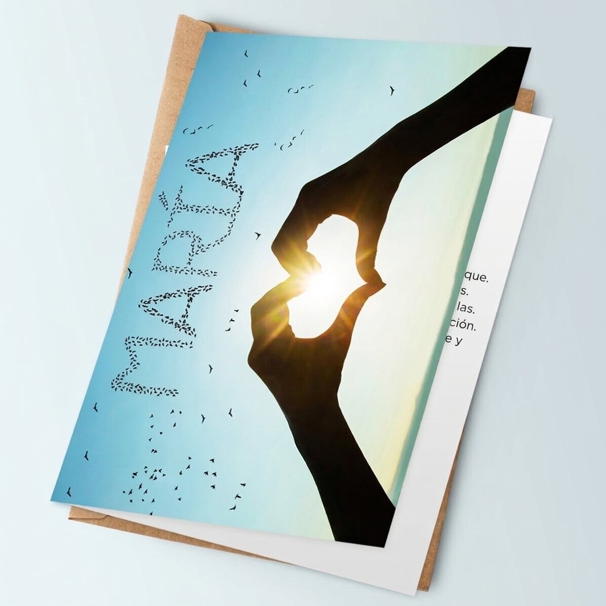 Tarjeta de felicitación personalizada con un corazón en el cielo