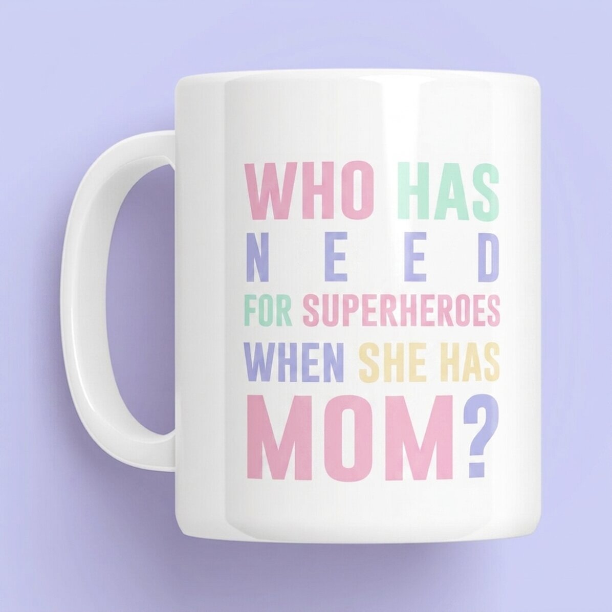 Taza personalizada con mensaje: «Mamá, superhéroina» en tonos pastel