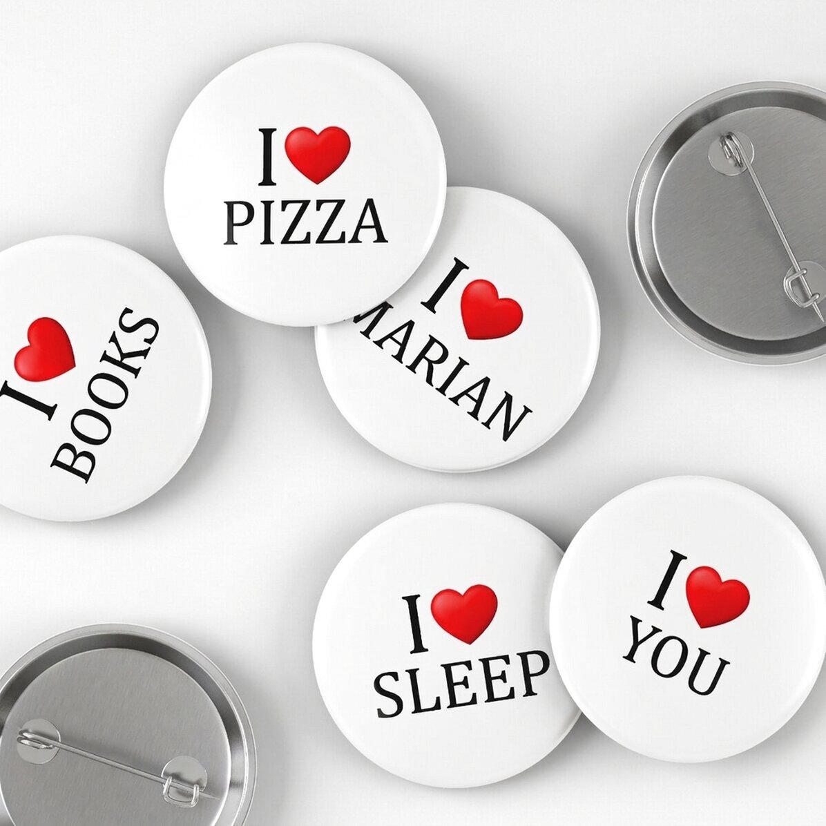 Insignia personalizada con texto: «I heart»