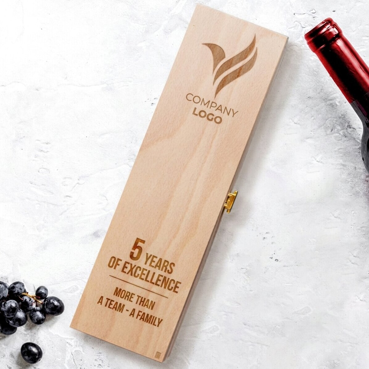 Caja de vino con logotipo y mensaje