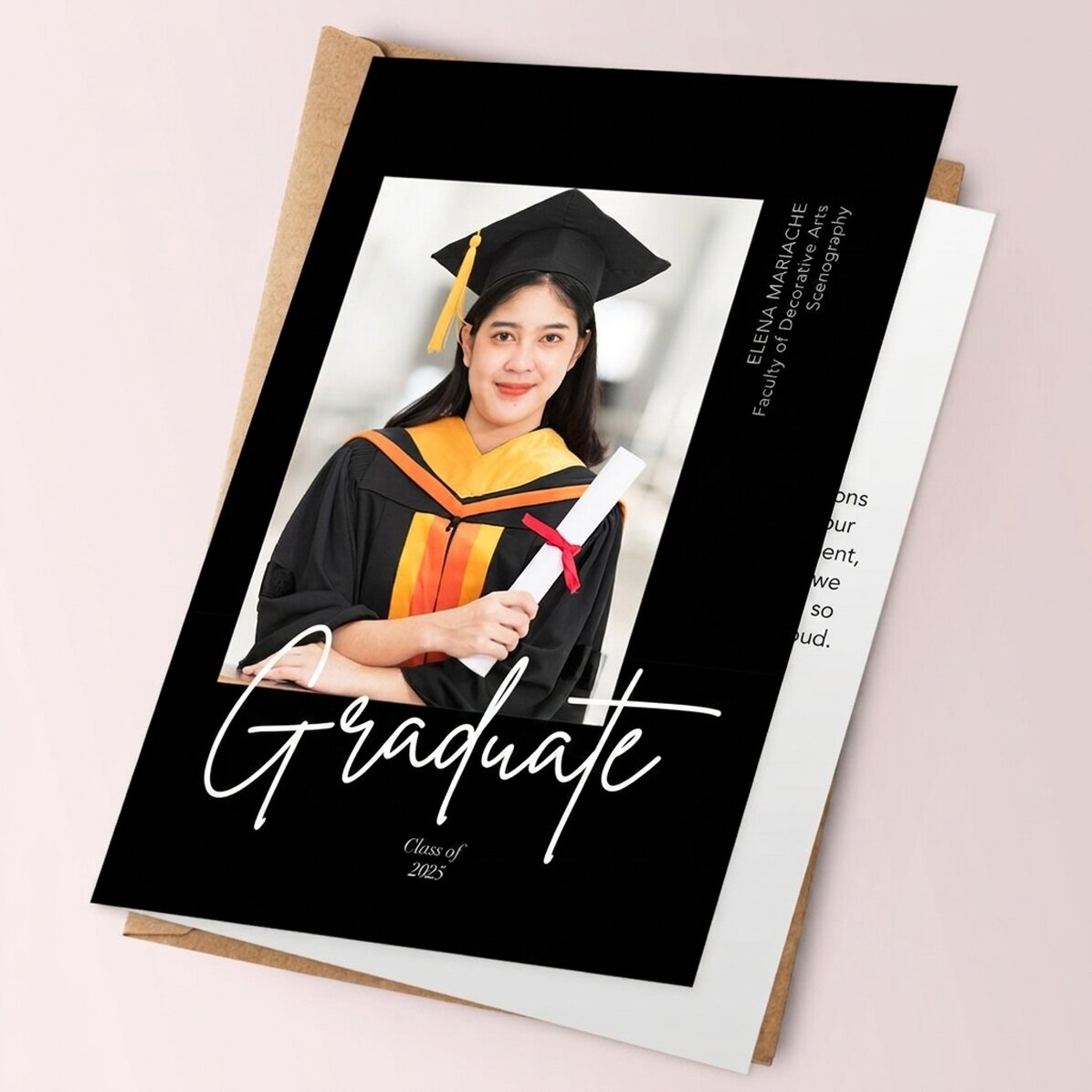 Tarjeta de felicitación personalizada con una foto y un texto para la graduación