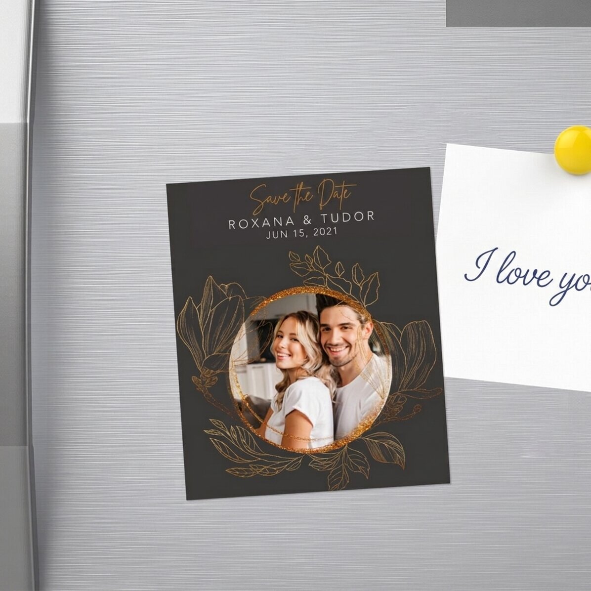 Imán de 10 x 12 cm personalizado con una foto y un texto - «Save the date»