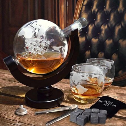 Globe decanter with two glasses