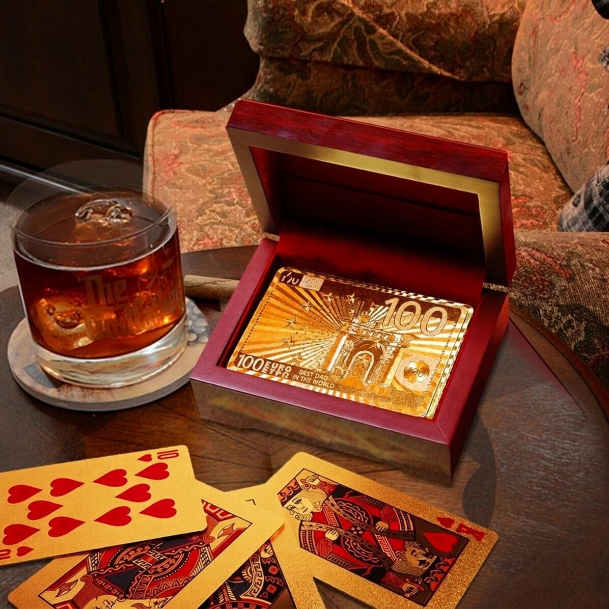 Juego de naipes dorados