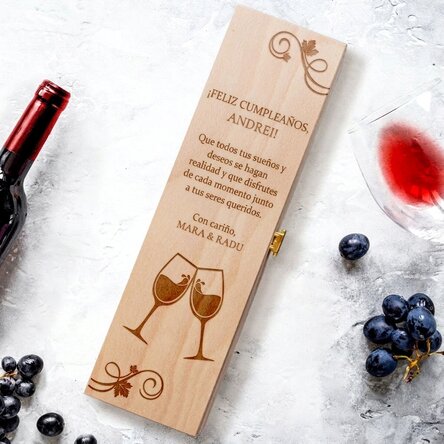 Caja de vino personalizada con mensaje: «Feliz cumpleaños»