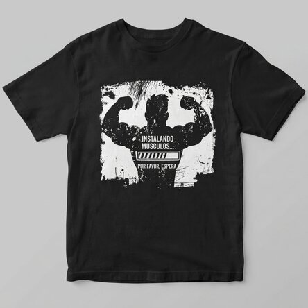 Camiseta personalizada con texto: «Installing muscles»