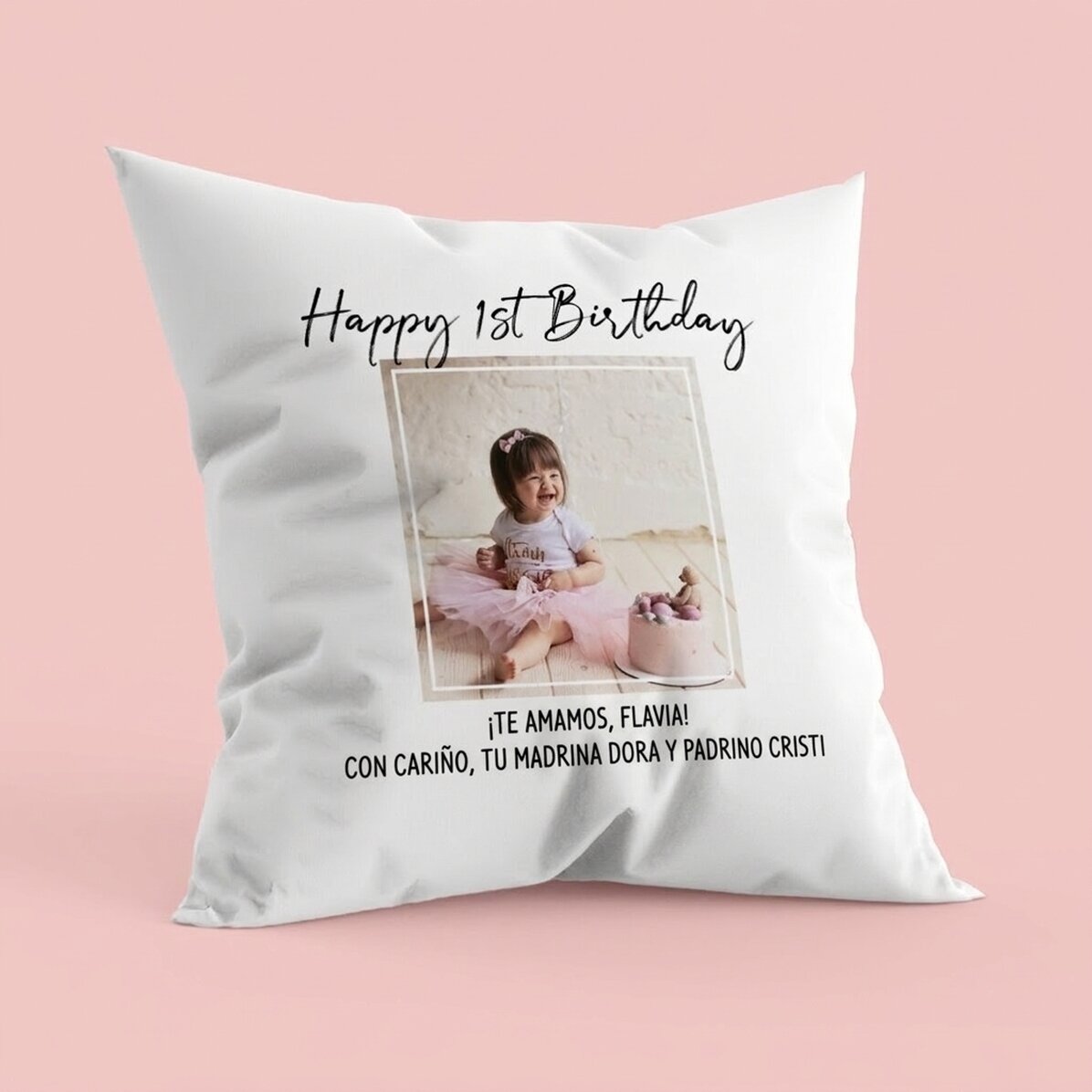 Cojín personalizado con una foto y un texto: «Feliz cumpleaños»