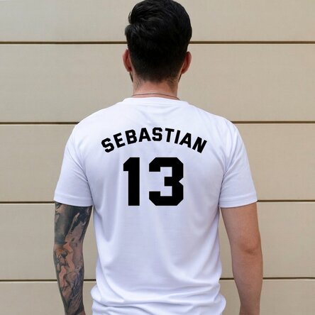 Camiseta deportiva personalizada en la espalda con nombre y número - Apasionado del fútbol
