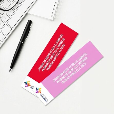 Marcapáginas personalizado con texto y logotipo