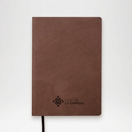Agenda de piel personalizada con el logotipo en el centro