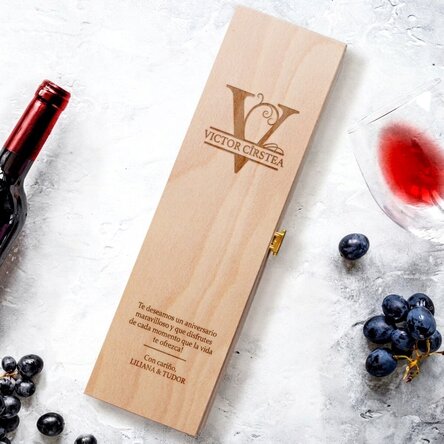Caja de vino personalizada con monograma y mensaje