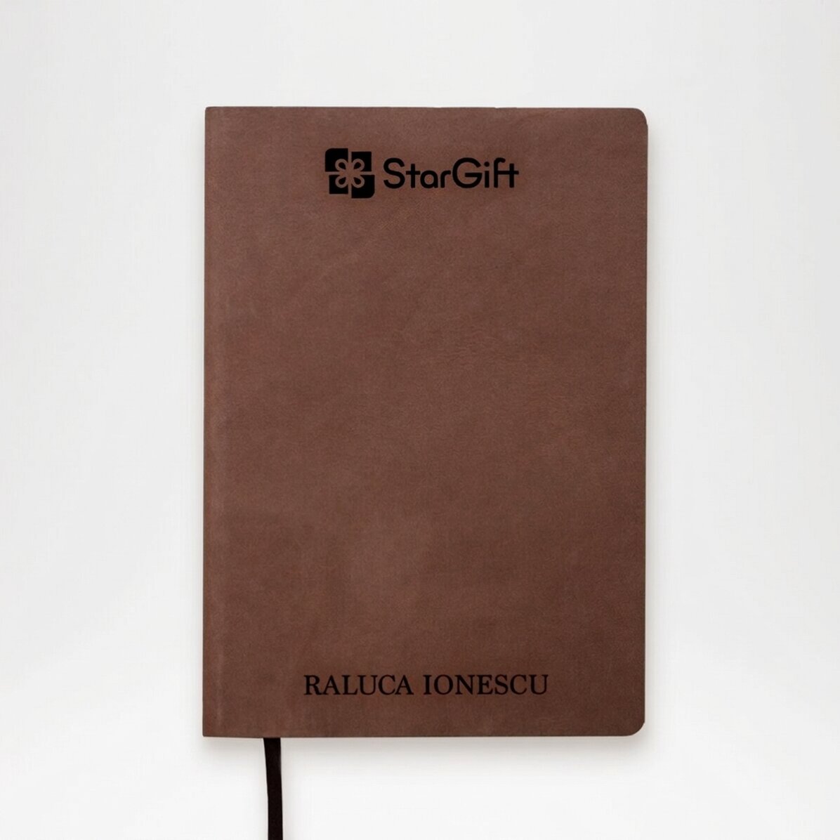 Agenda de piel personalizada con el logotipo en el centro y el nombre