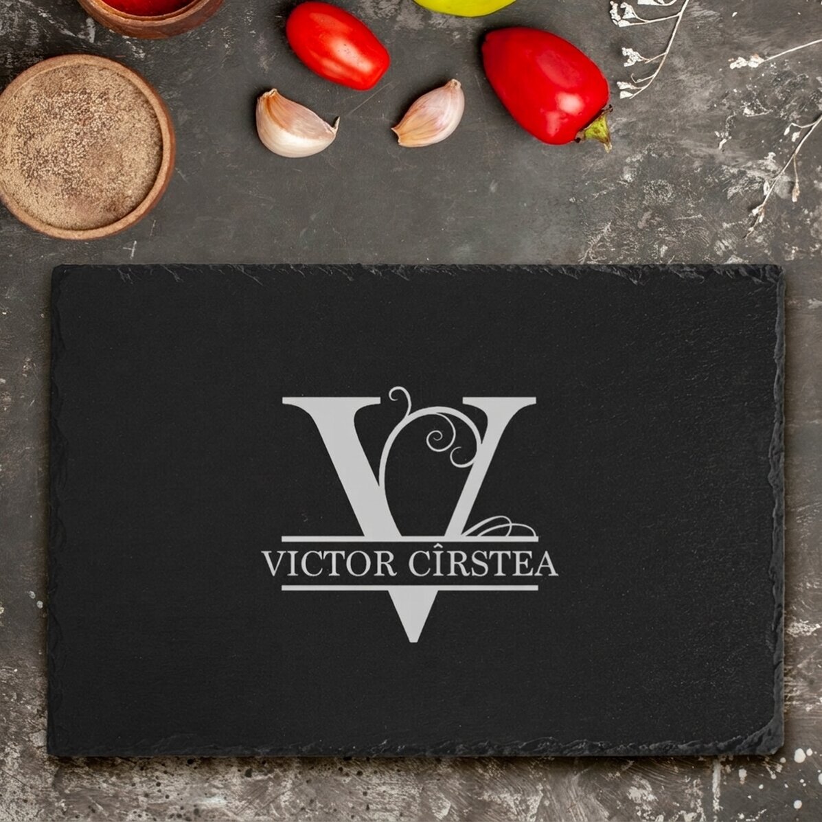 Placa de pizarra grabada y personalizada con monograma y texto