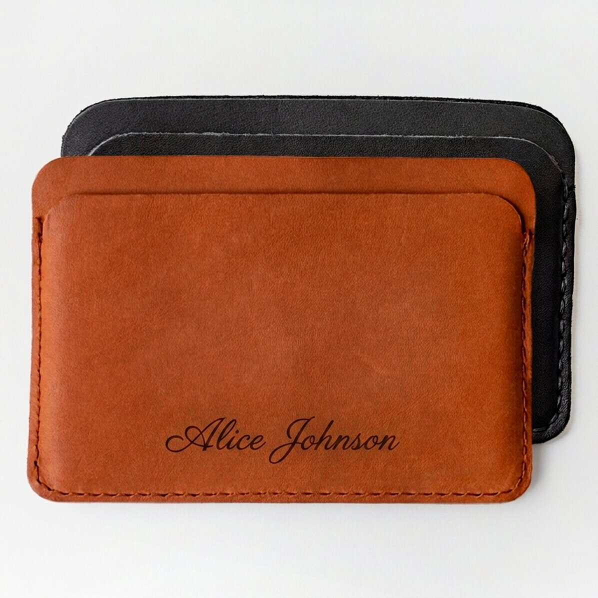 Cartera de piel personalizada con el nombre en el centro