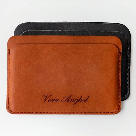 Cartera de piel personalizada con el nombre en el centro
