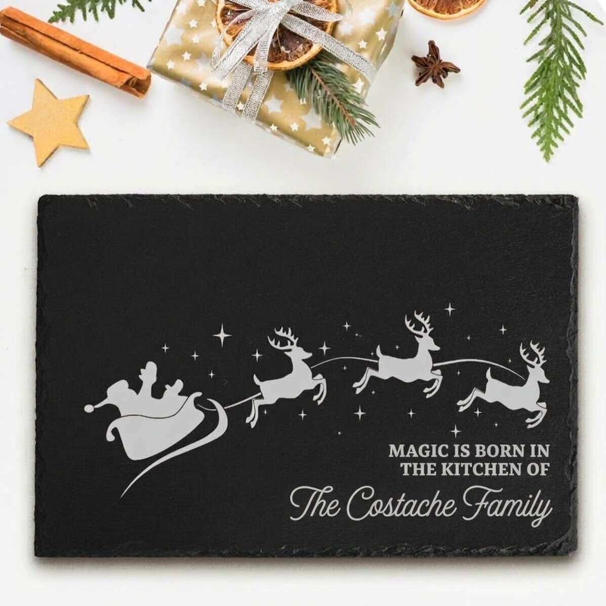 Placa de pizarra grabada y personalizada con texto: «La magia de la Navidad»