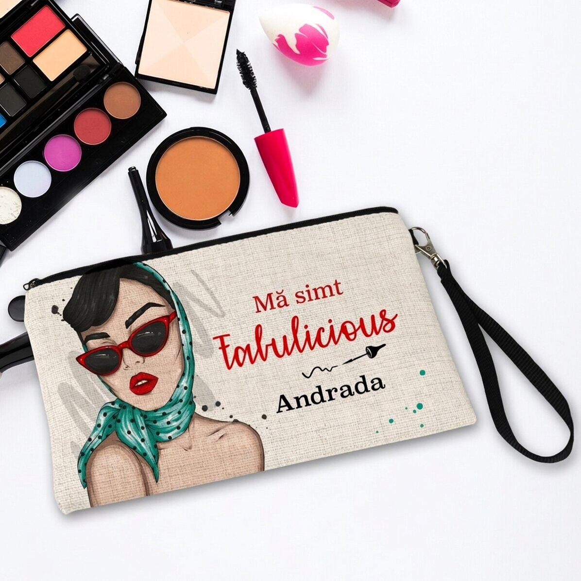 Set de maquillaje personalizado con el texto «I feel Fabulicious»