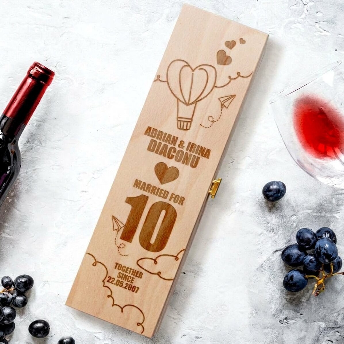 Caja de vino personalizada para el aniversario de boda