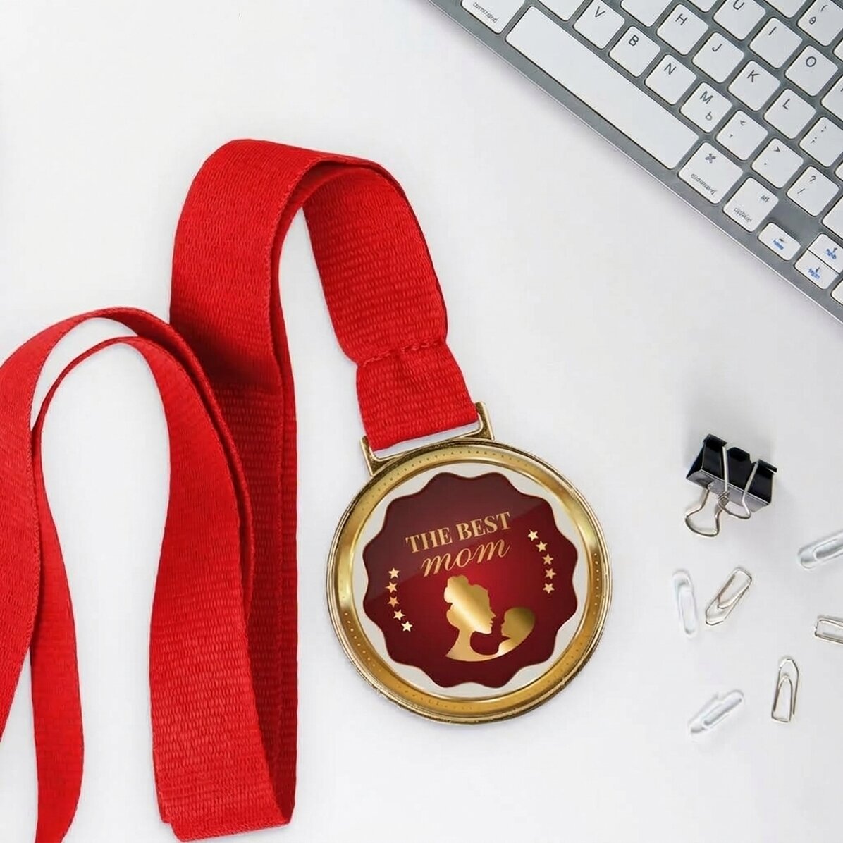 Medalla personalizada con texto: «La mejor madre»